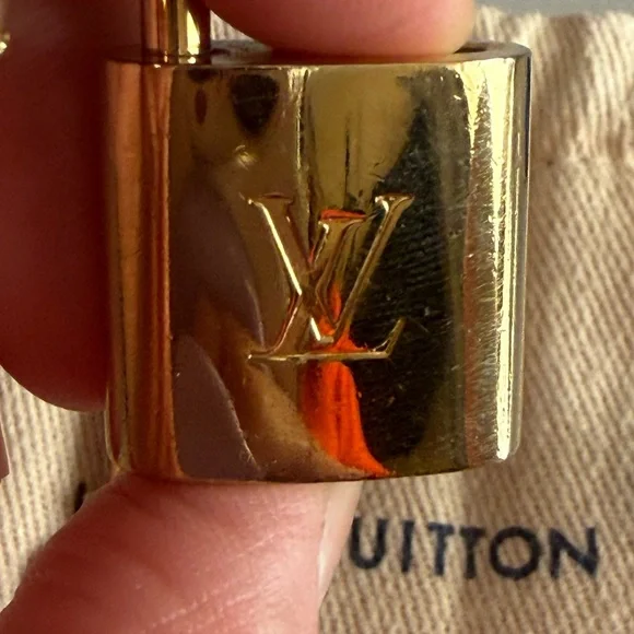 Louis Vuitton Silver Padlock - Picture 5 of 13